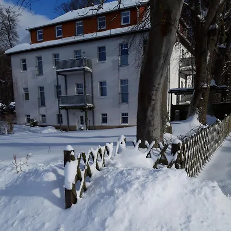 Haus Am Waldesrand Apartamento *