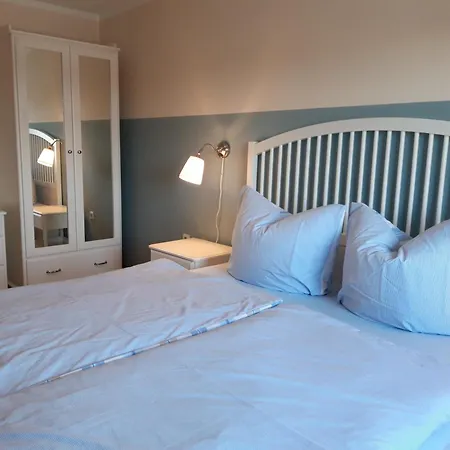 Haus Am Waldesrand Apartamento Koserow